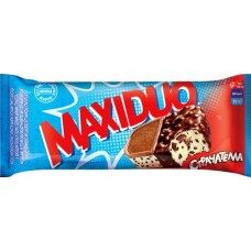 Мороженое MAXIDUO Страчателла, молочное с ароматом ванили и кусочками темного шоколада в шоколадном печенье и глазури с солеными шариками 14,2%, без змж, сэндвич, 92г
