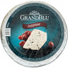 Купить Сыр MILKANA GrandBlu Intense с голубой плесенью 50%, без змж, весовой, Россия в Ленте
