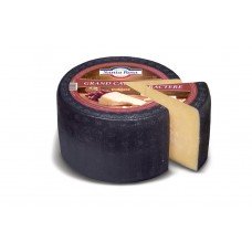 Купить Сыр твердый MILKANA Santa Rosa Grand Caractere 32%, без змж, весовой, Аргентина в Ленте